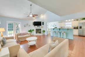 Destin Villa with Patio about 2 Mi to Miramar Beach!